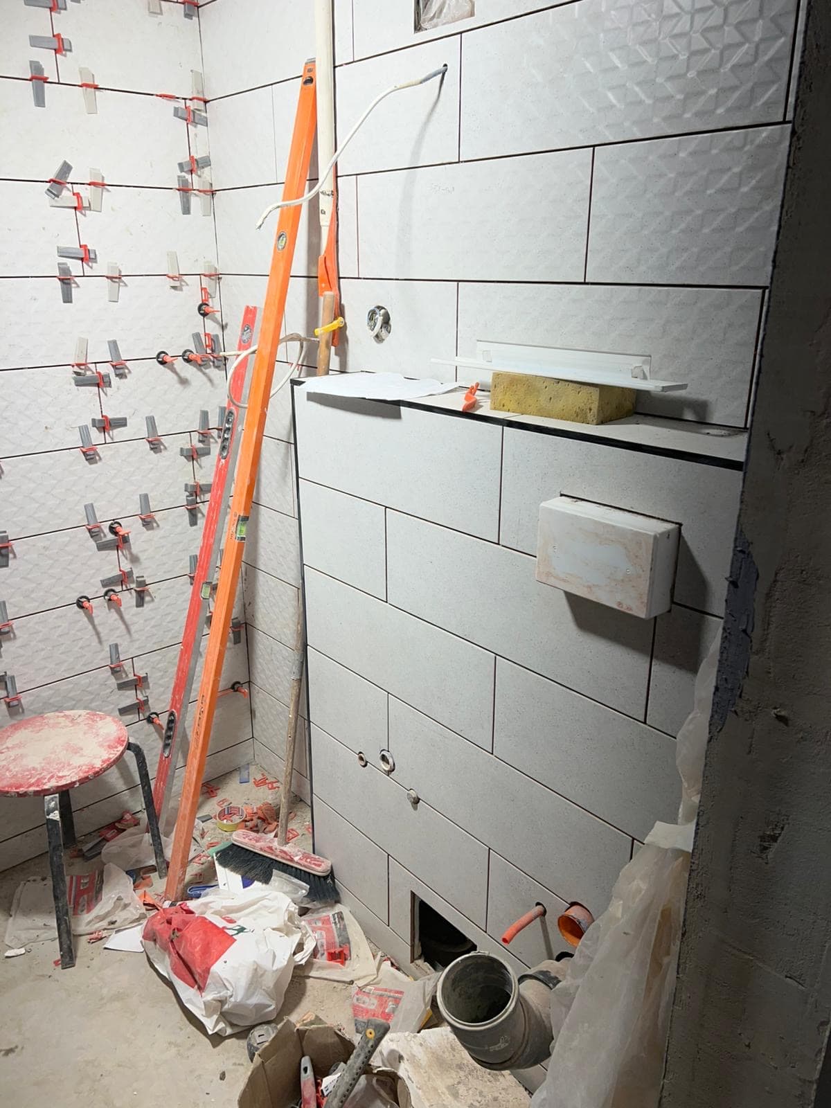 Vannitoa plaatimistöö 2-toalise korteri täisrenoveerimisel Kesklinnas