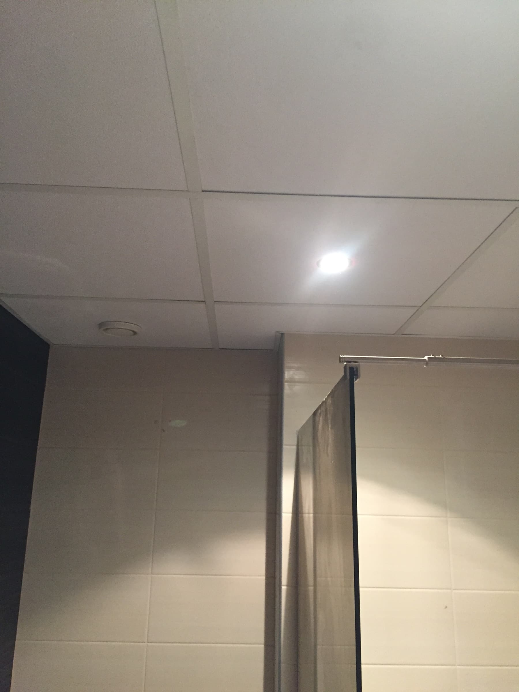 Vannitoa plaatimistöö 2-toalise korteri kapitaalremondil Kesklinnas