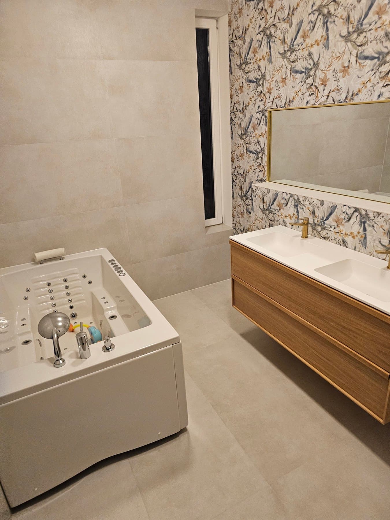 Vannitoa ja duširuumi plaatimistöö tulemus Tiskre objektil