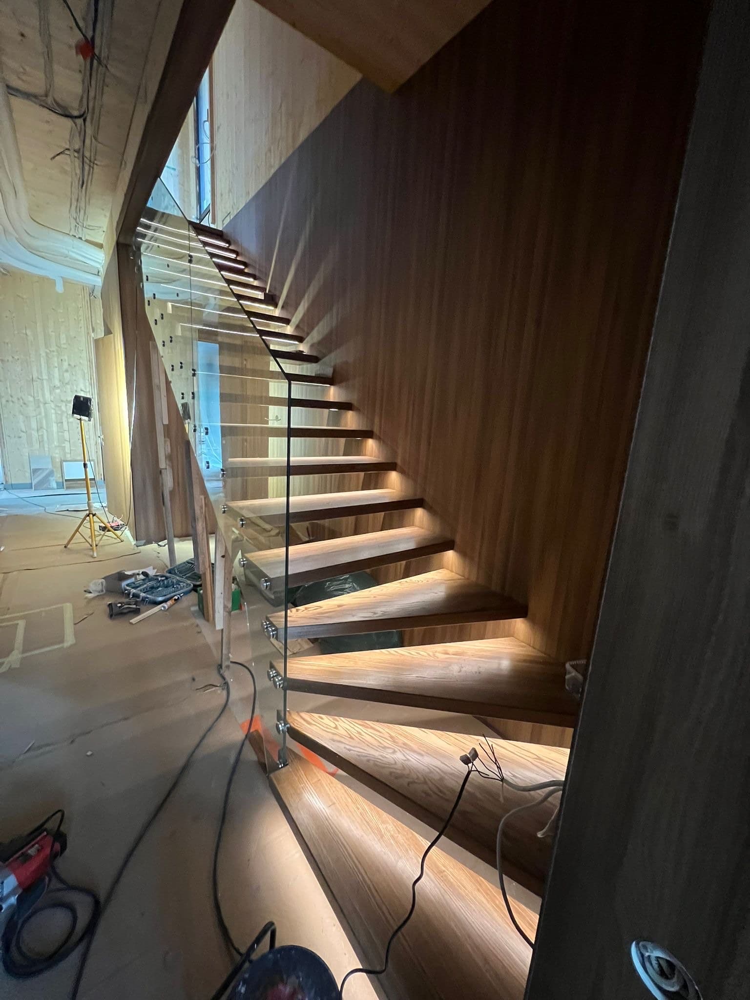 WPC seinapaneelide paigalduse tulemus Kakumäe majas