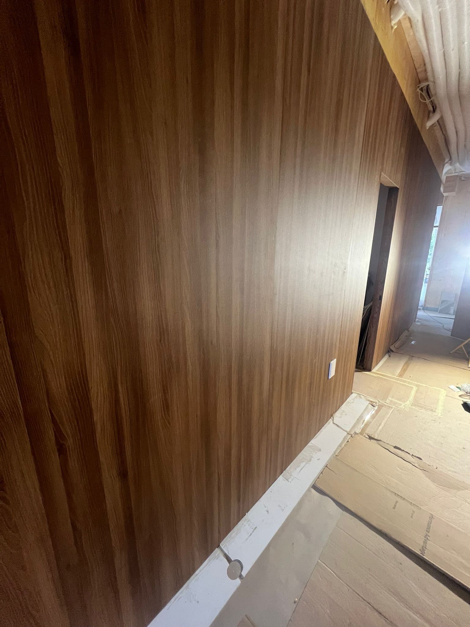 WPC seinapaneelide detail Kakumäe maja viimistlusel