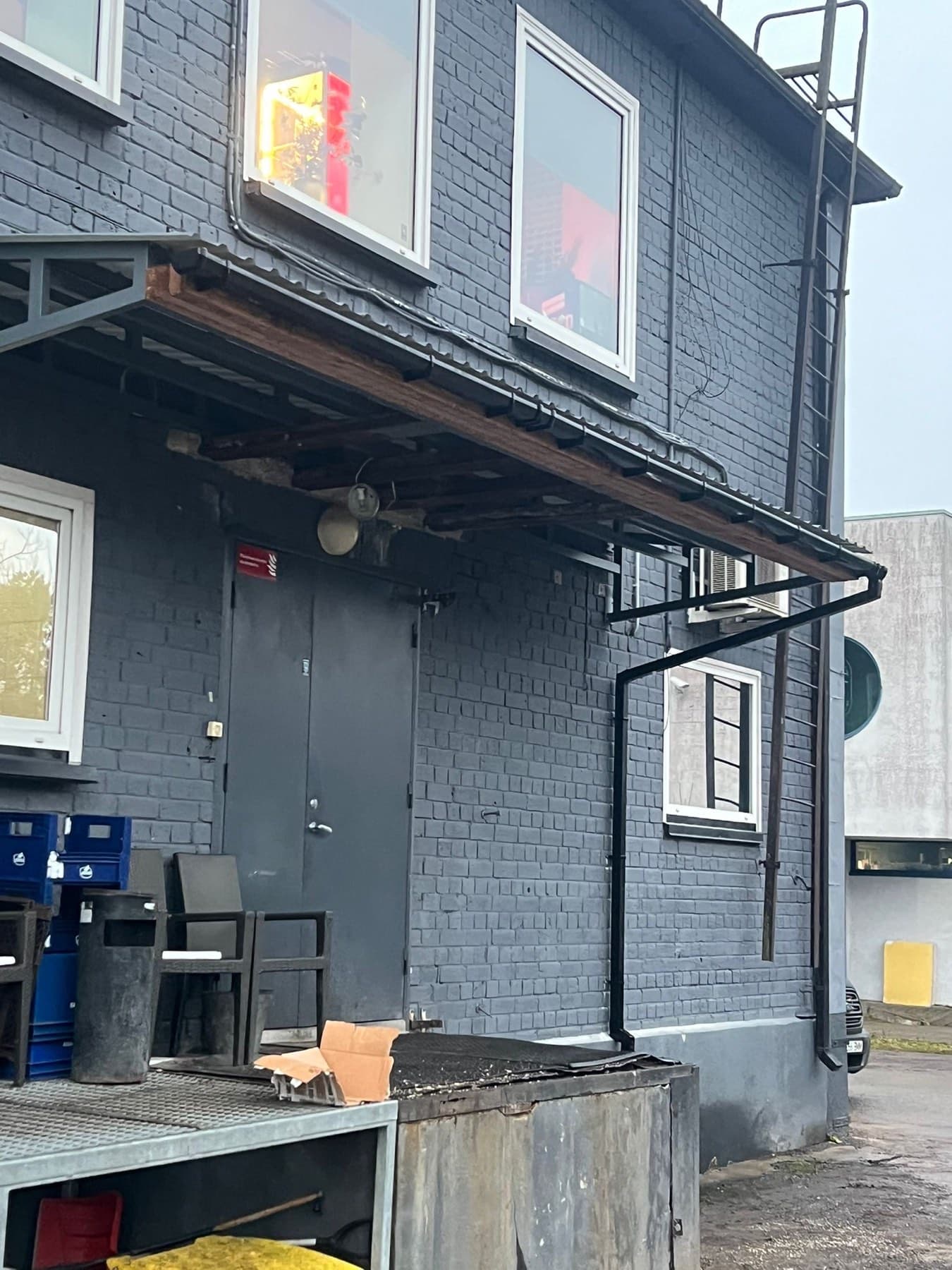 Valmis varikatus ja prügimaja Hiiu objektil