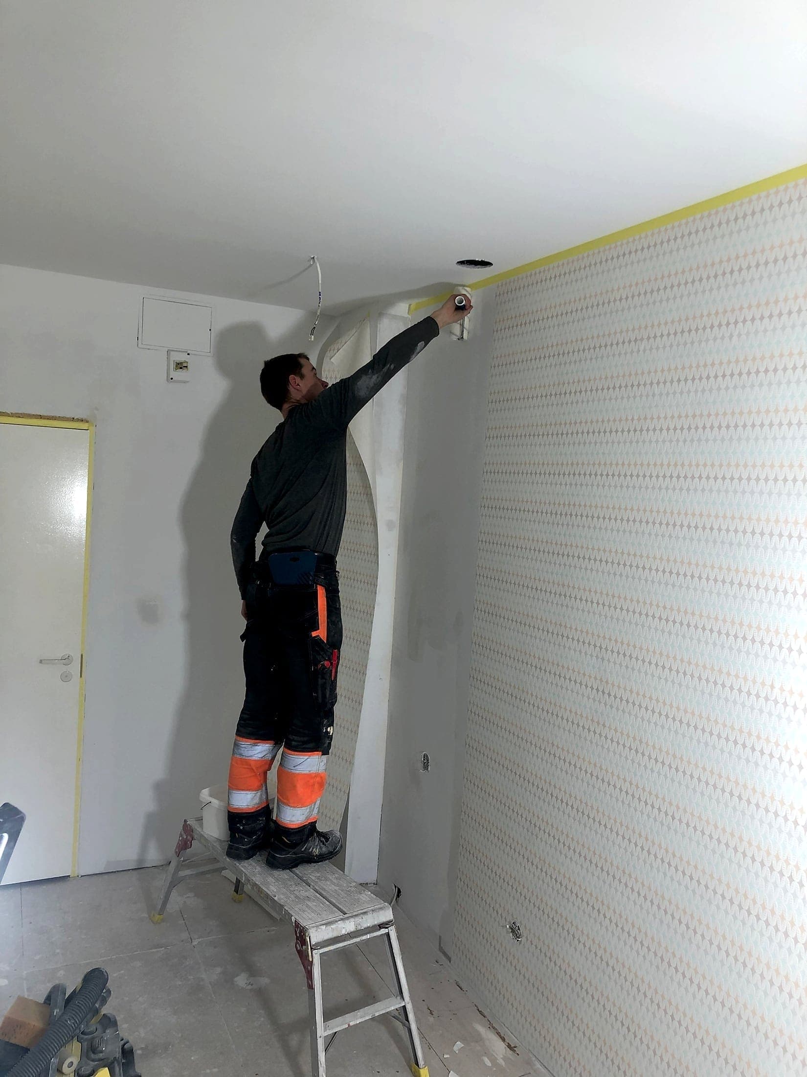 Tapeedi paigaldus Tallinnas ja Harjumaal - aluspinna ettevalmistus, täpne paigaldus ja viimistlus