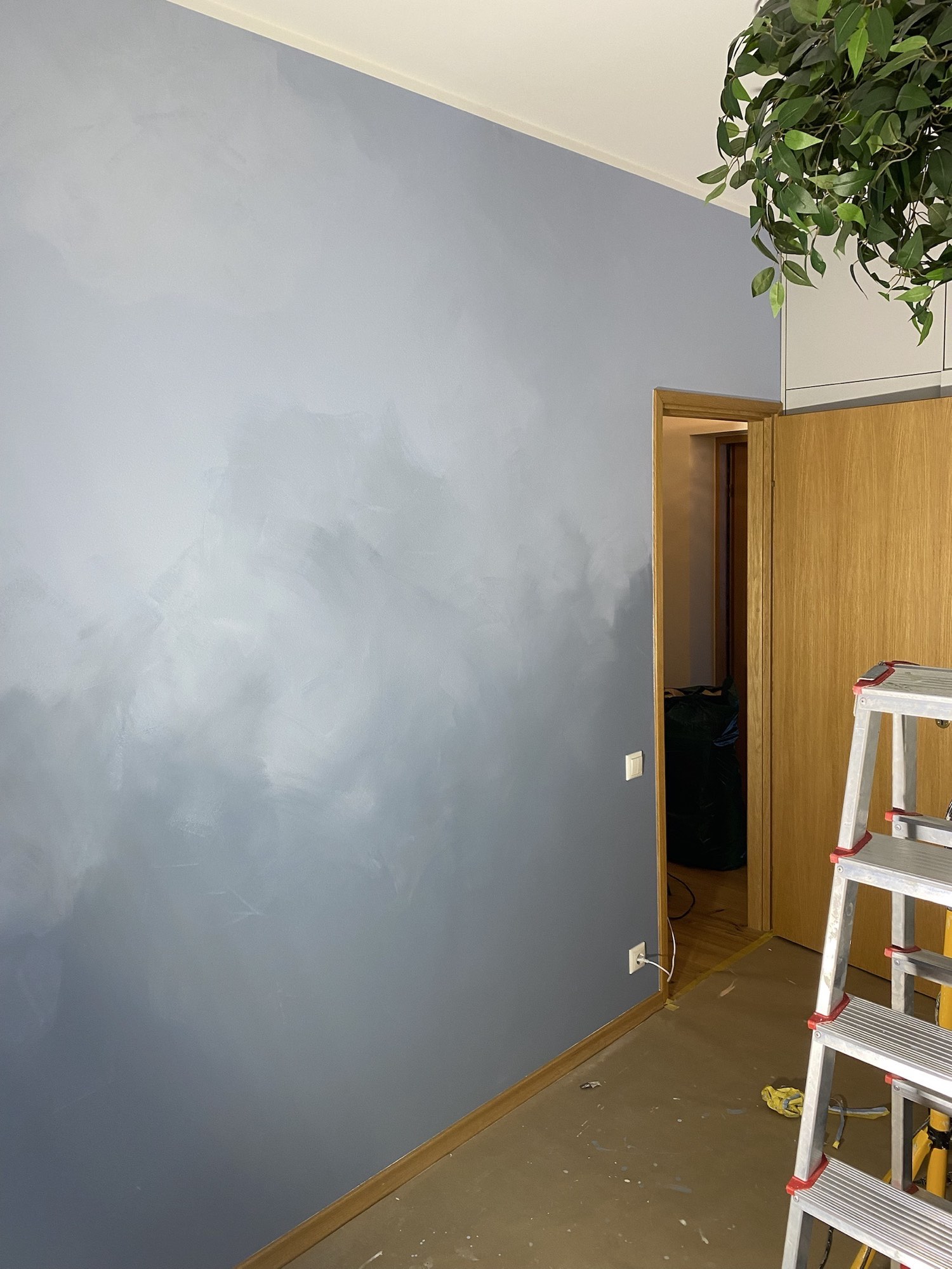 Dekoratiivvärvitud sein Tiskre objektil