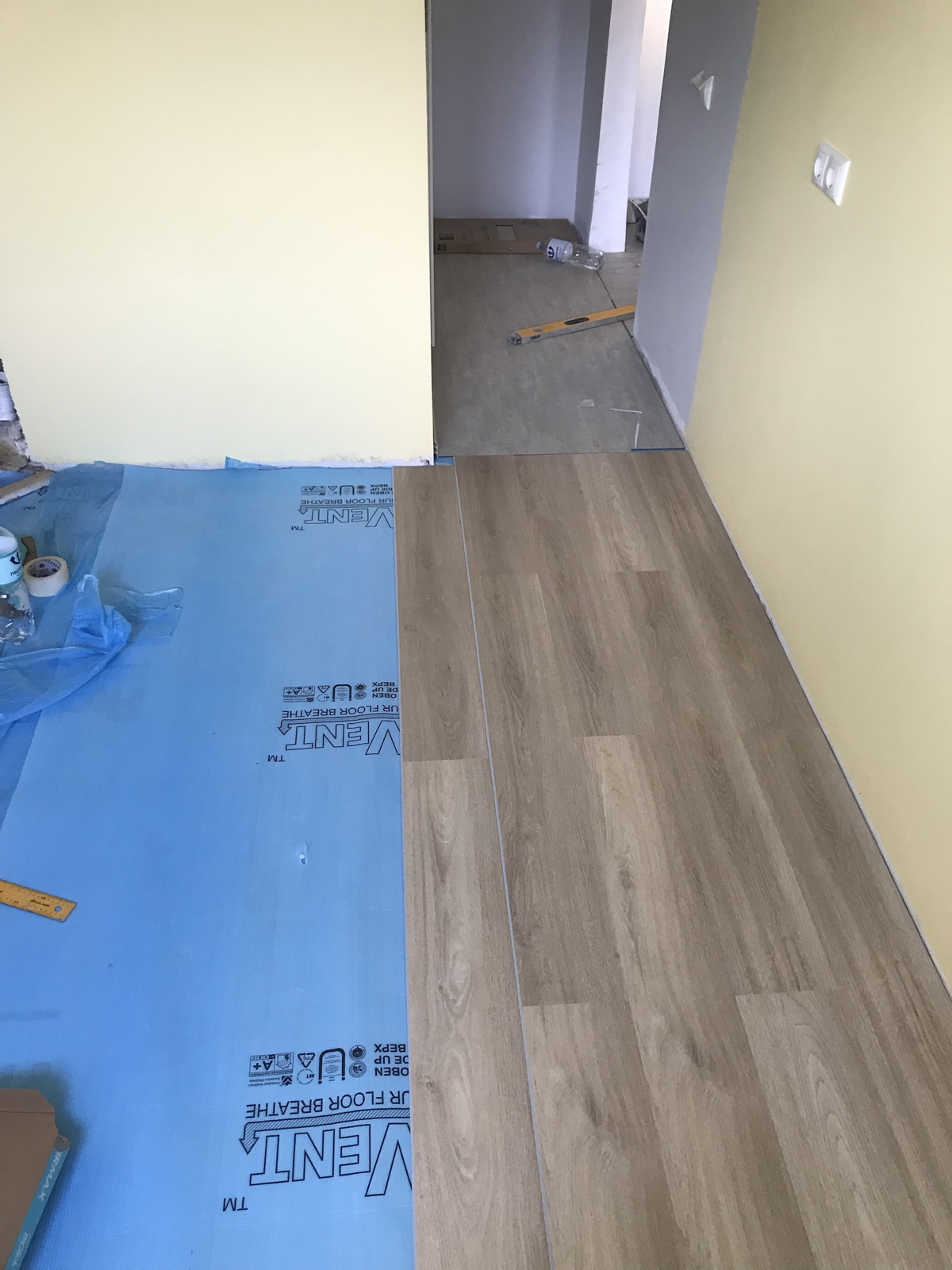 Parketi paigaldus 2-toalise korteri remondil Mustamäel