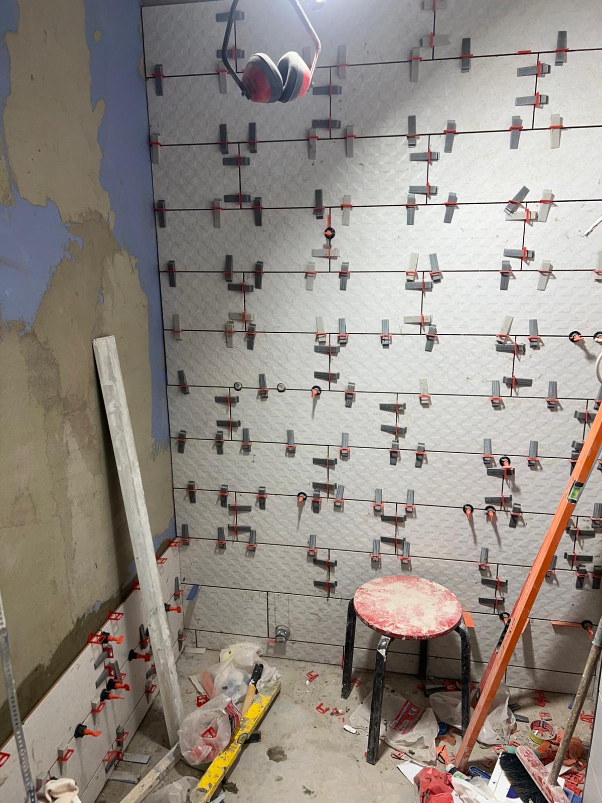 Valmis vannitoa plaatimistöö 2-toalise korteri täisrenoveerimisel Kesklinnas