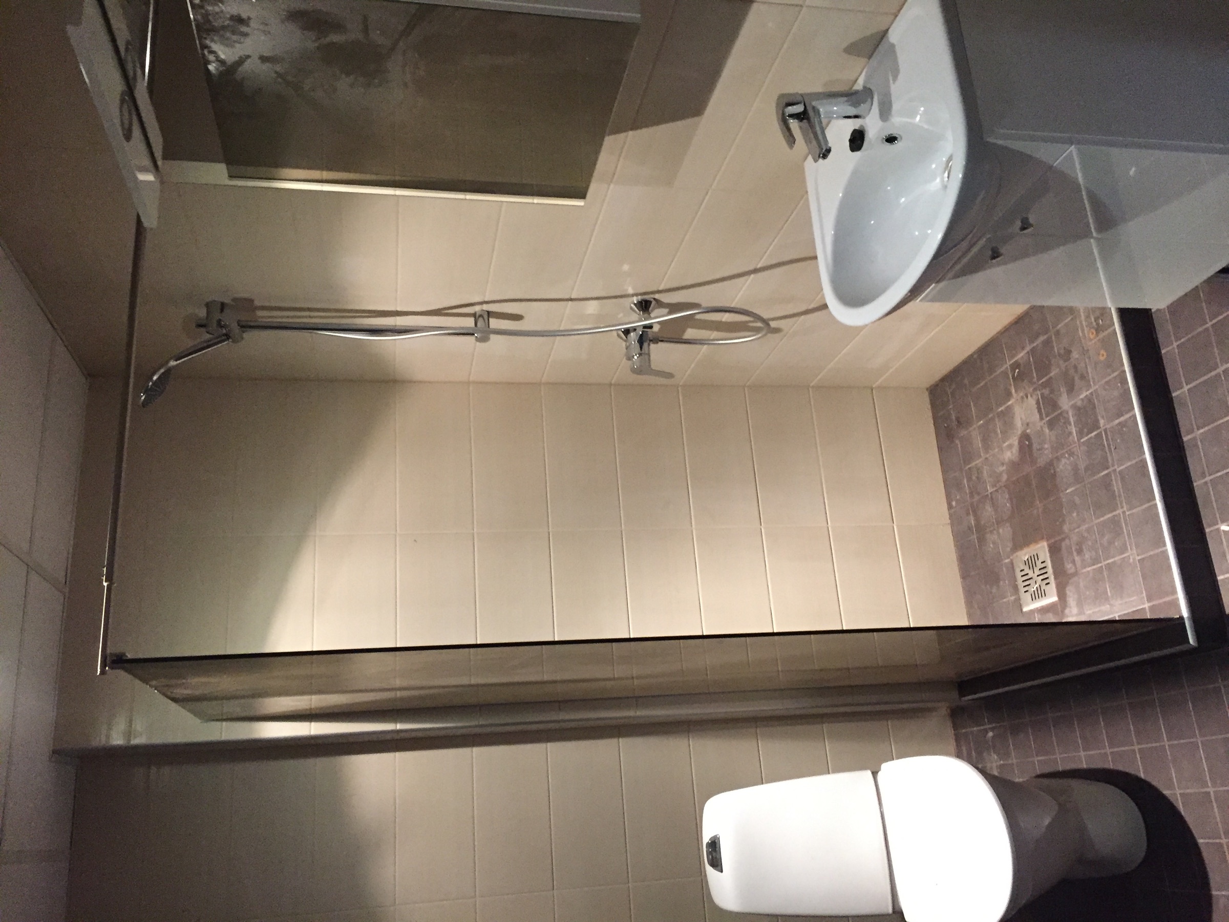 Valmis vannitoa plaatimistöö 2-toalise korteri kapitaalremondil Kesklinnas