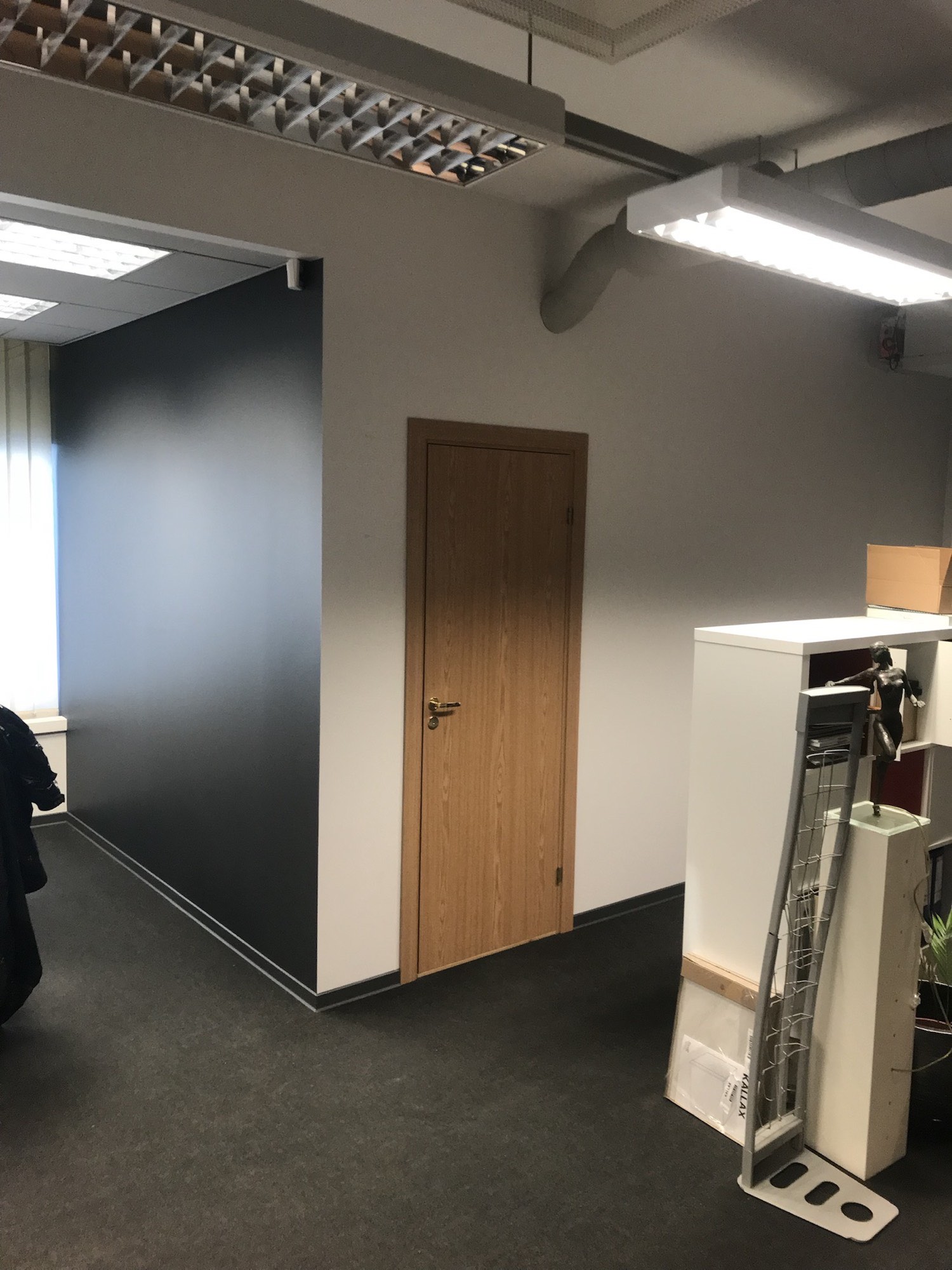 Kontoriruumide maalritööde tulemus Kesklinnas