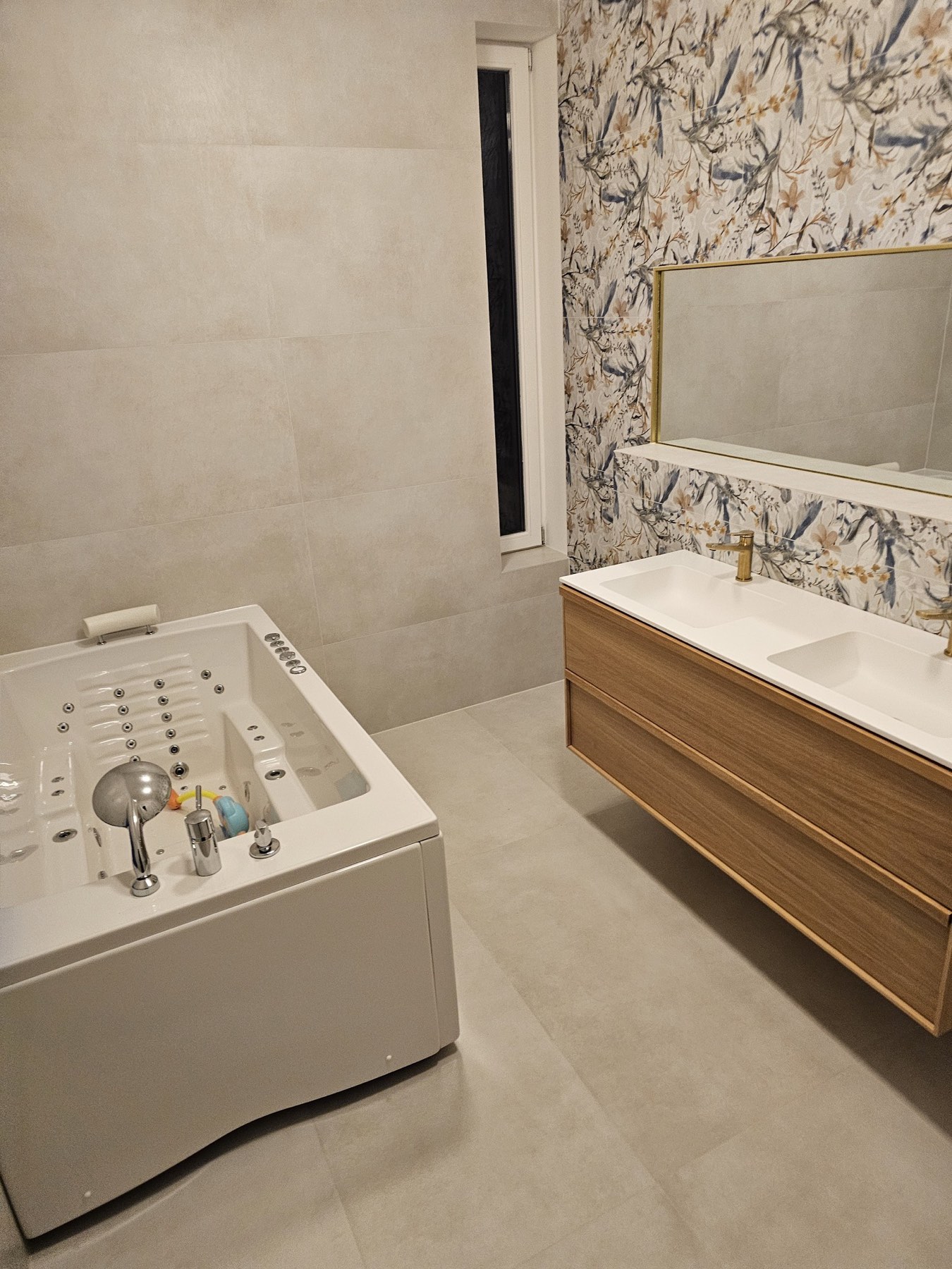 Vannitoa ja duširuumi plaatimistöö tulemus Tiskre objektil