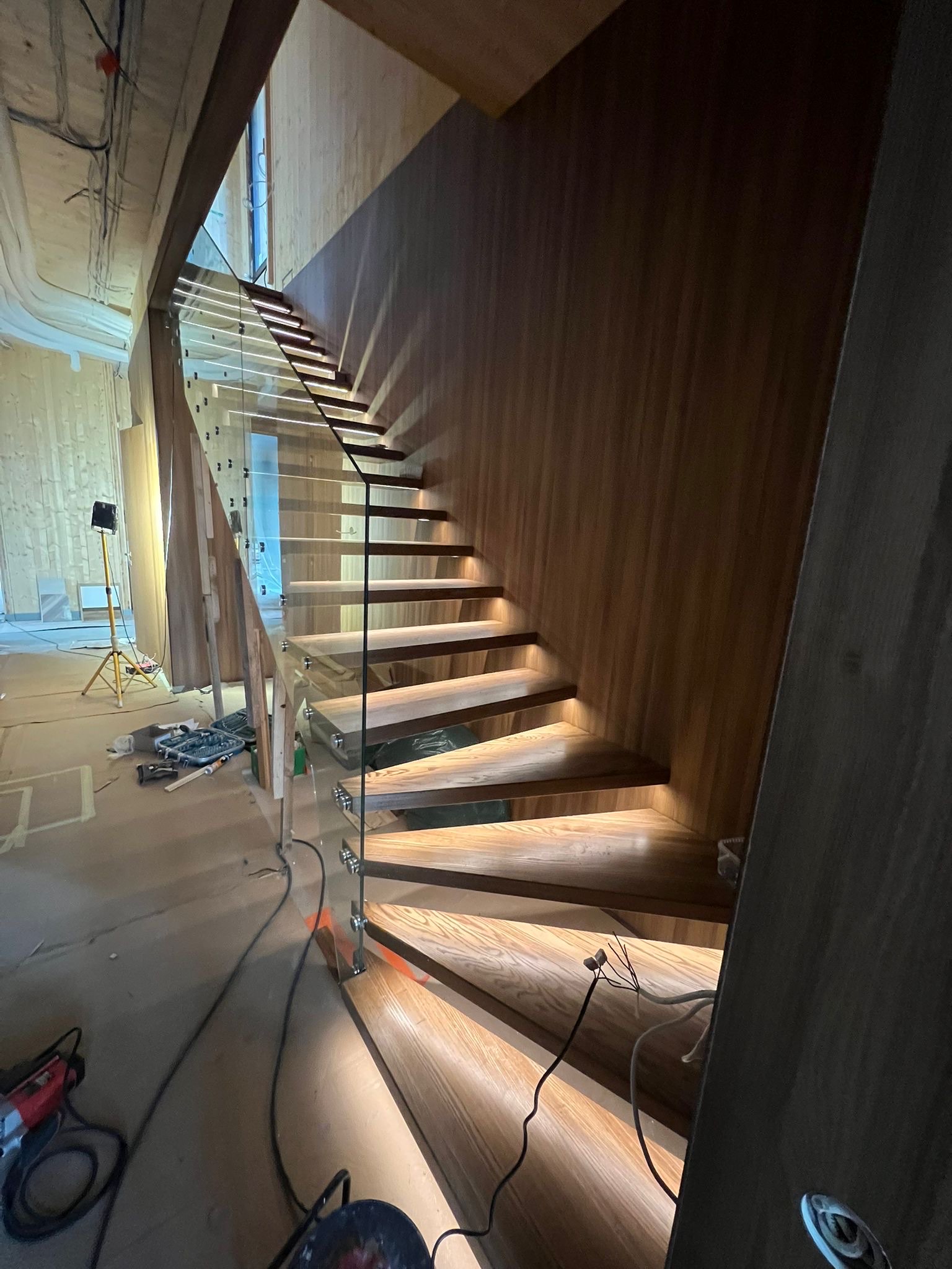 WPC seinapaneelide paigalduse tulemus Kakumäe majas