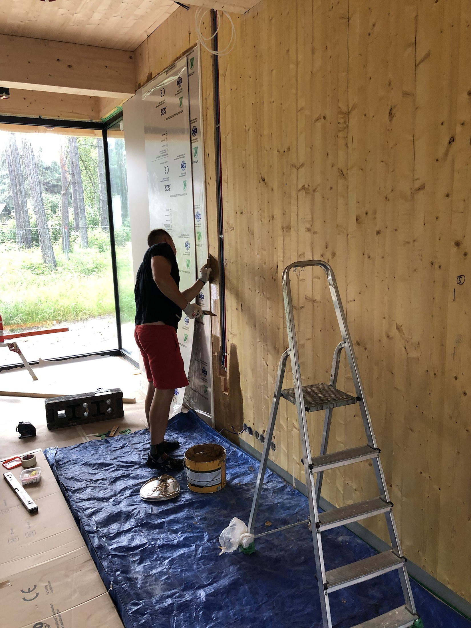 WPC seinapaneelide paigaldus Kakumäe majas