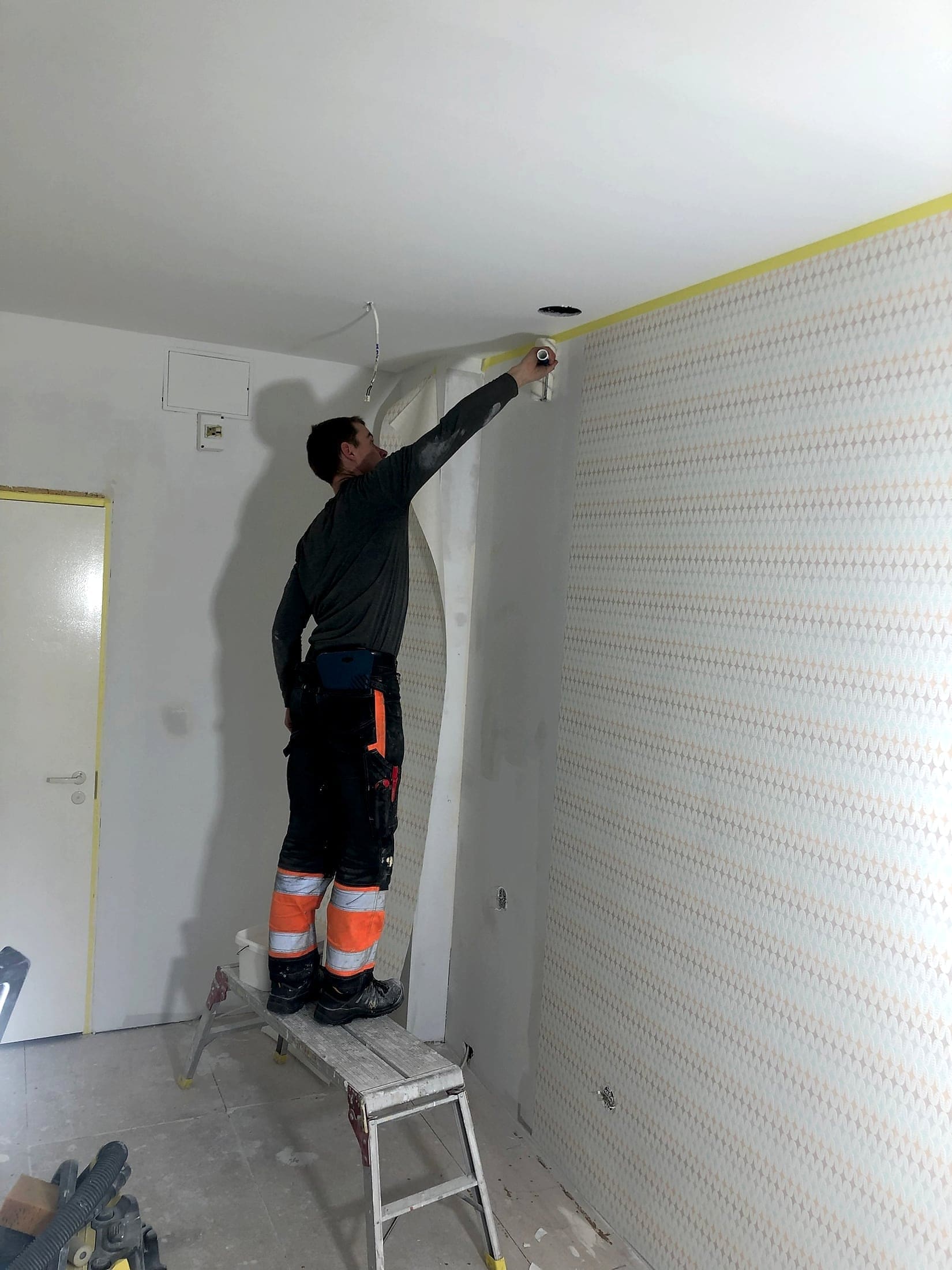 Tapeedi paigaldus Tallinnas ja Harjumaal - aluspinna ettevalmistus, täpne paigaldus ja viimistlus